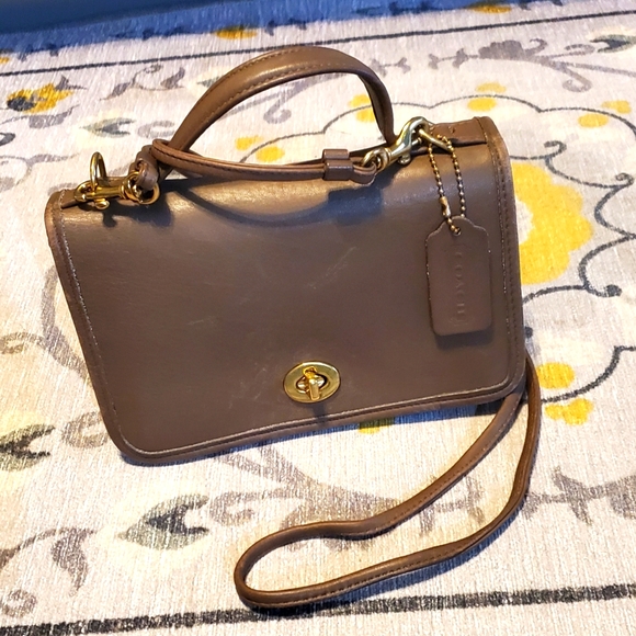 Coach Handbags - Vintage Coach Casino 9924 Crossbody Bag🤎